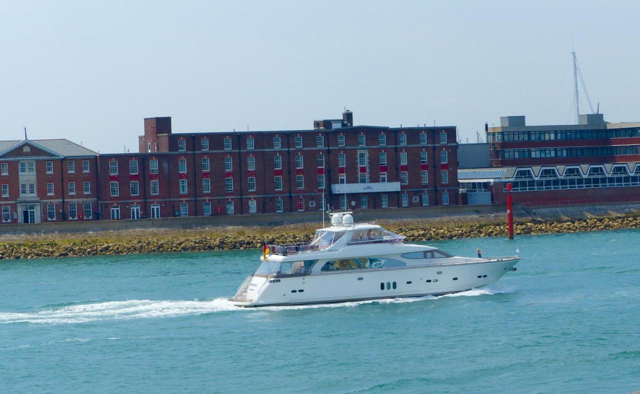 St Georges Balcony Suite With Parking Portsmouth Kültér fotó