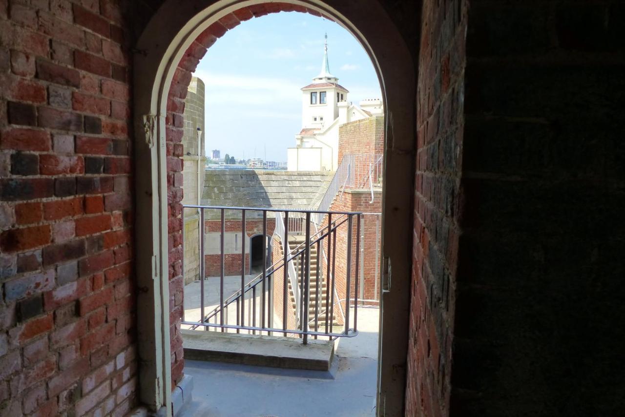 St Georges Balcony Suite With Parking Portsmouth Kültér fotó